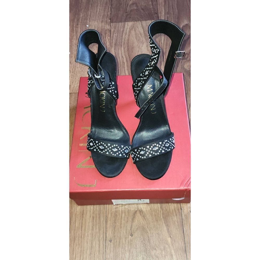 Mackin J Heels